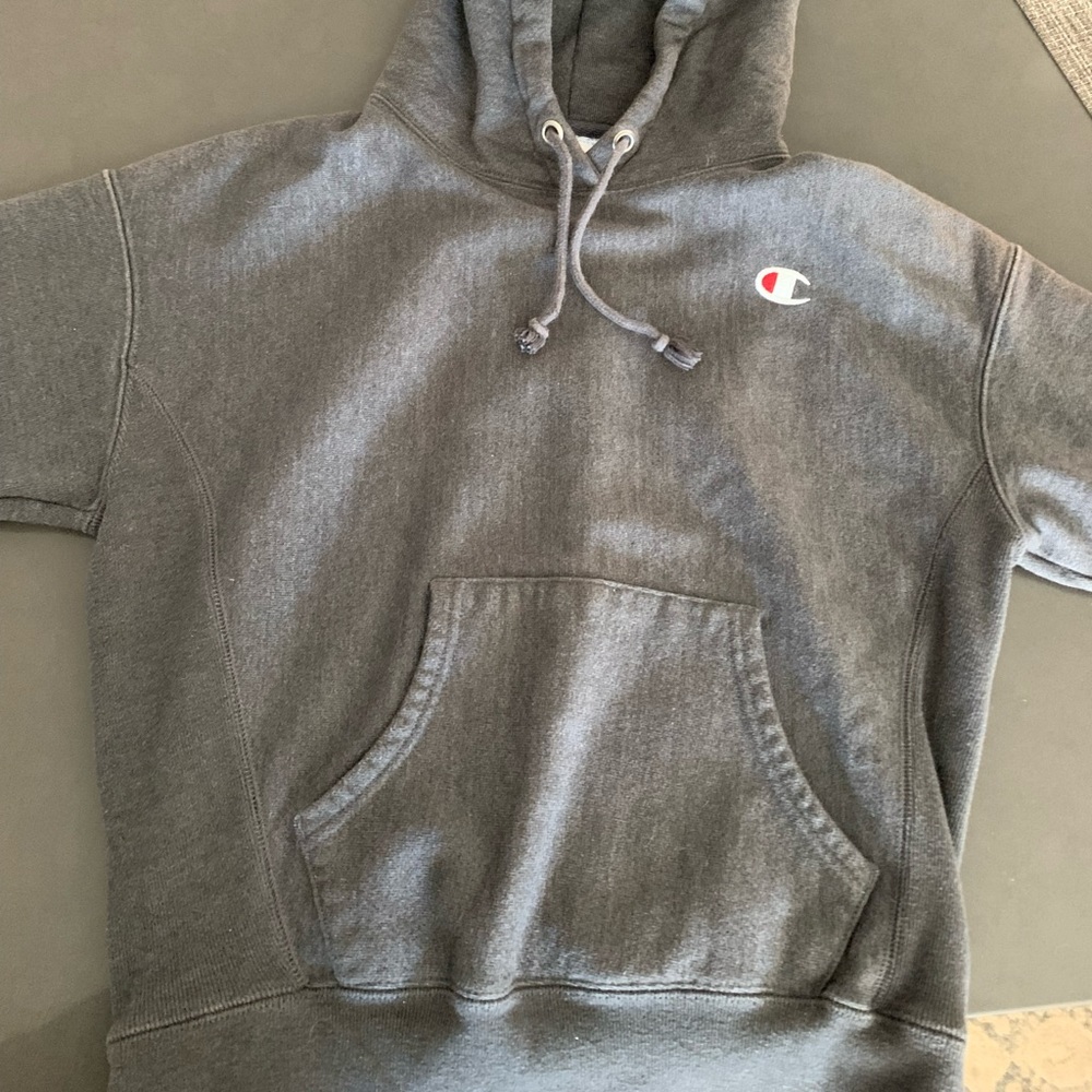 Small,12-14 in a youth size, very thick fleece. Could be xs wms.Great condition
